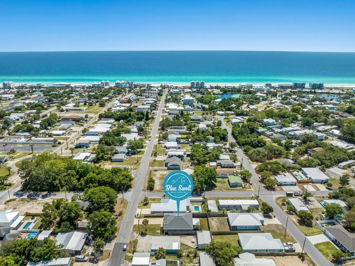 Holiday home 3Bd, 2Ba Home! Family Friendly! Close To Beach! Hot Tub! Panama City Beach